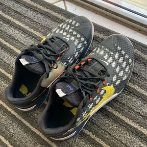 Nike Black and Yellow metcon